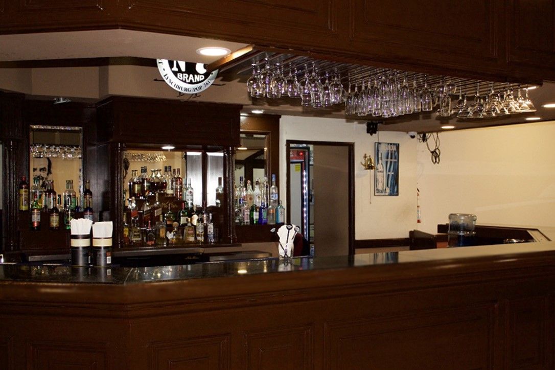 BAR & LOUNGE “TRAPICHE”