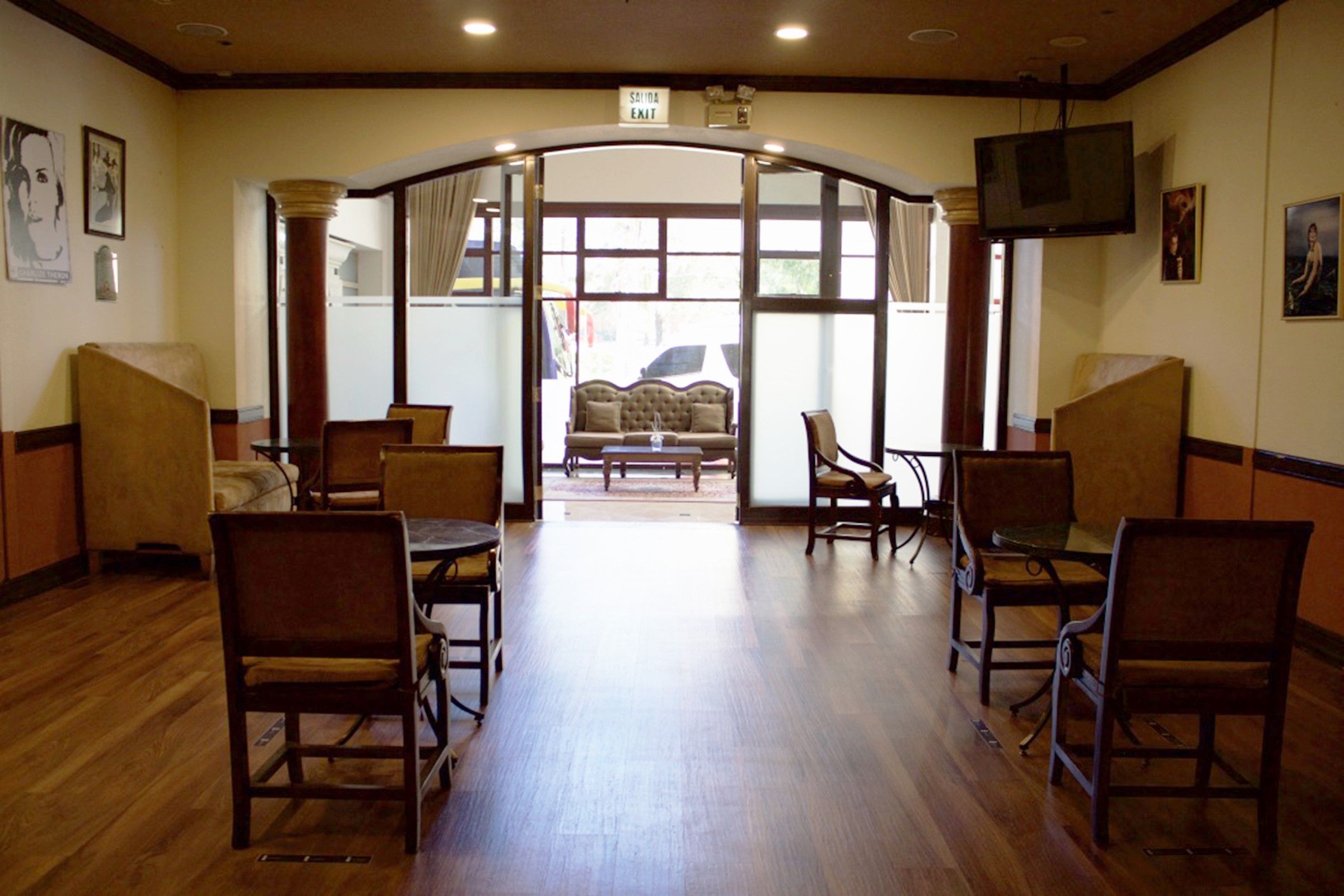 BAR & LOUNGE “TRAPICHE”